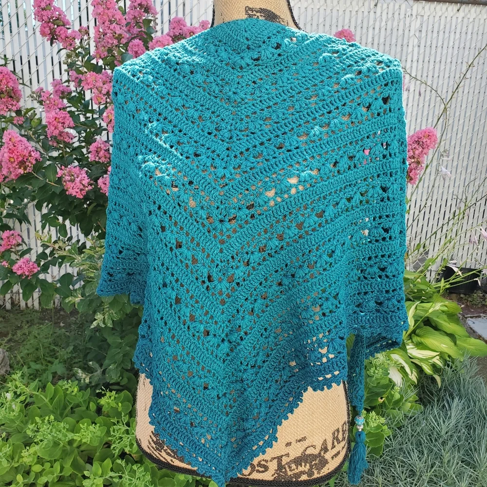 💖 New Handmade Crochet Light weighted Baktus / Shawl / Triangular Scarf